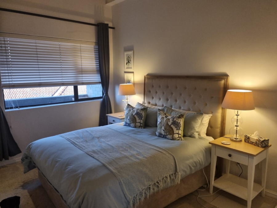 1 Bedroom Property for Sale in Vredehoek Western Cape